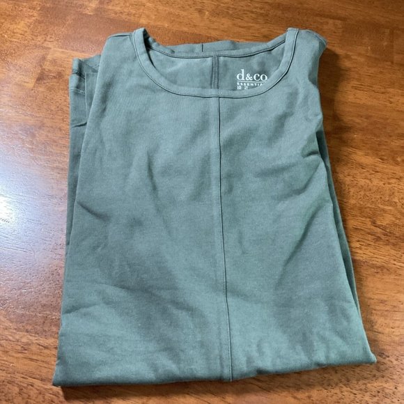 D&Co. Essentials Women's Top Sz 1 XL  Short Sleeve T-Shirt Green Seam In Center - Picture 10 of 10